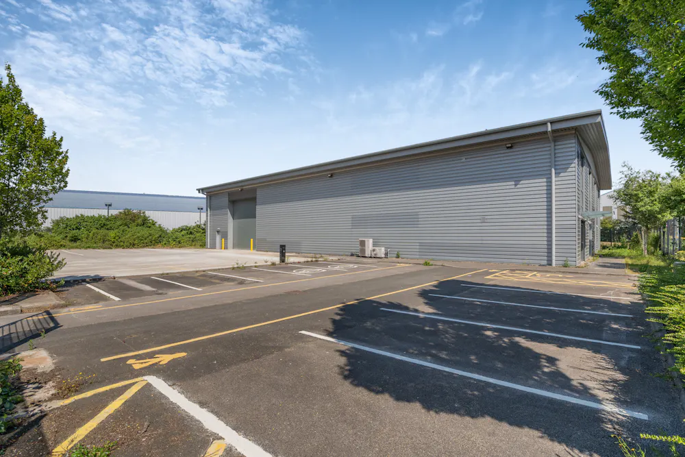 Unit 16, Central Trading Estate, Mosley Road - 8698361-exterior01-800.jpg