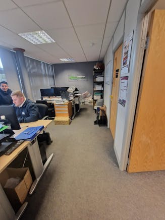 Unit 6, The Ringway Centre, Edison Road, Basingstoke, Industrial / Industrial To Let - 20250317_105842.jpg