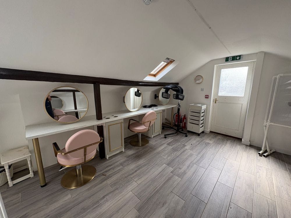 'The Hair Lounge' Merton Road, Bicester, Office / Retail To Let - image00020.jpg