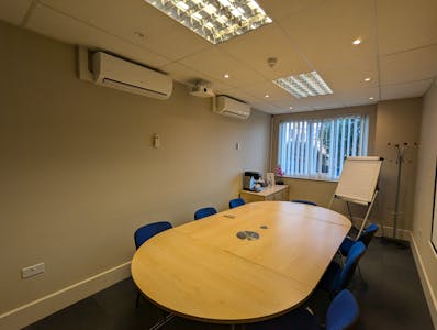 Kings House Business Centre, Kings Langley, Office For Sale - PXL_20250109_092706111.jpg