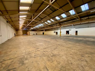 Unit 4, Kingsway Buildings, Bridgend, Industrial To Let - 4 Kingsway 02.jpg