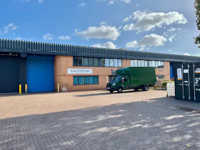 Unit 13 Abbey Road Industrial Estate, Park Royal, Warehouse To Let - 13 Abbey Road - Main.jpeg