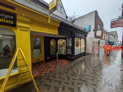 5 Swan Lane, Guildford, Retail To Let - 1000003798.jpg