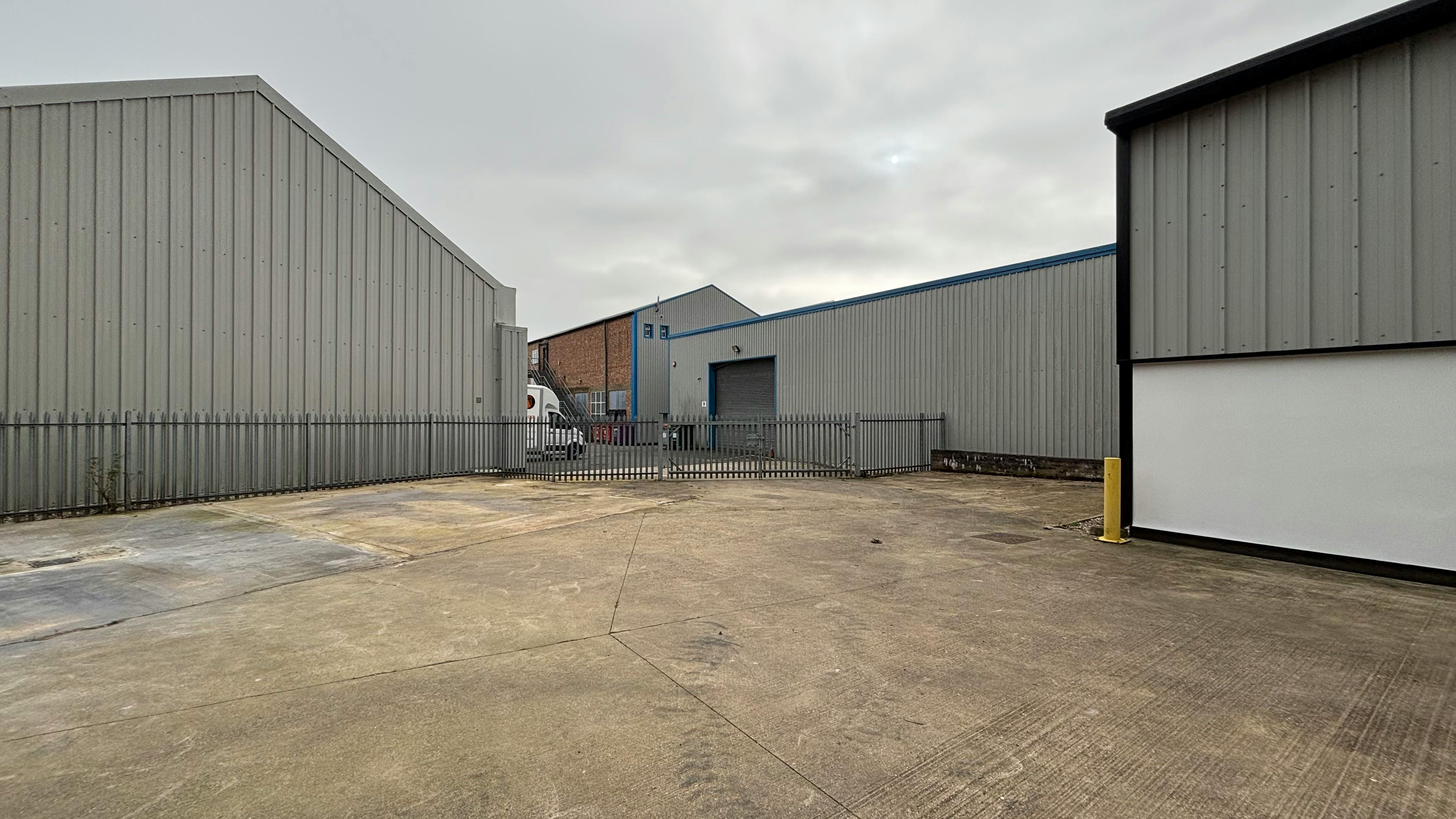 Units 10 & 12, Moniton Trading Estate, Basingstoke, Industrial / Warehouse To Let - IMG_E0082.JPG