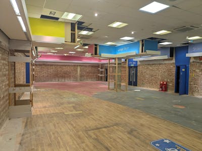 14 High Street, Haslemere, Retail To Let - PXL_20251023_131910819.jpg