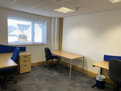 Blue Southern Office Building, Harbour Road Trading Estate, Bristol, Office To Let - 20230227 115554.jpg