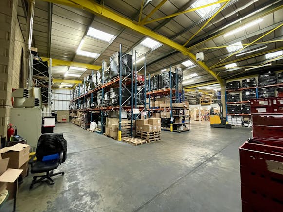 Unit 14 Windmill Trading Estate, Luton, Industrial / Other To Let - IMG_3506.JPG