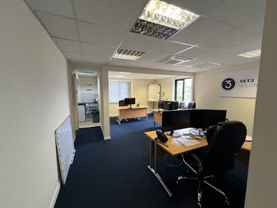 4 Kings Court, Horsham, Office To Let - IMG_2628.jpg