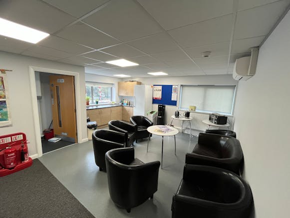 Units A & C Knaves, Beech Way, High Wycombe, Offices To Let - 20250121_122719460_iOS.jpg