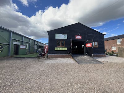 The Black Barn, Old Mill Barns, Leighton Buzzard, Office / Warehouse To Let - 20250328_134948511_iOS.jpg