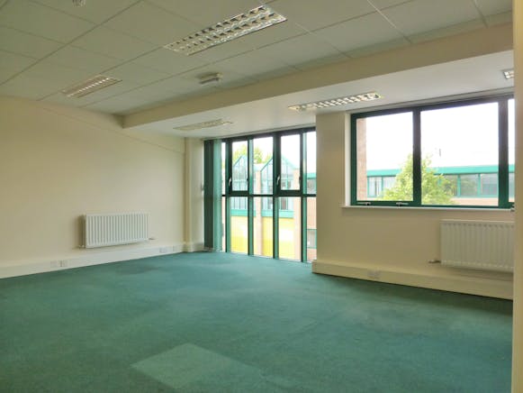 1st Fl. Office, 4 Brickfields Industrial Park, Bracknell, Offices To Let - Internal.JPG