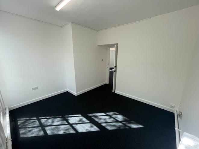 LO44 London Road Campus, Reading, Office To Let - IMG_1256.JPG