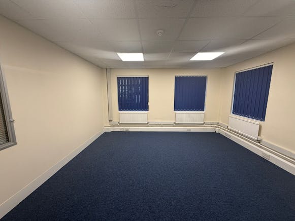 Cottis House, Locks Hill, Rochford, Office To Let - IMG-20250828-WA0015.jpg