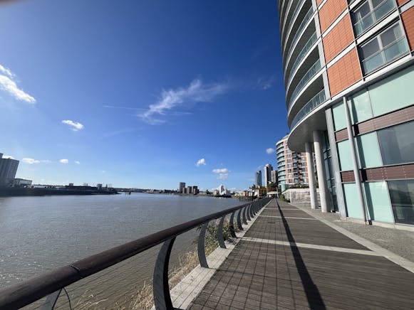 New Providence Wharf, Fairmont Avenue, London, Restaurant To Let / For Sale - IMG_8596.JPG