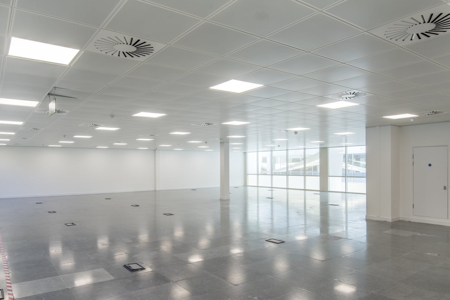 Office in Hook - photo 3