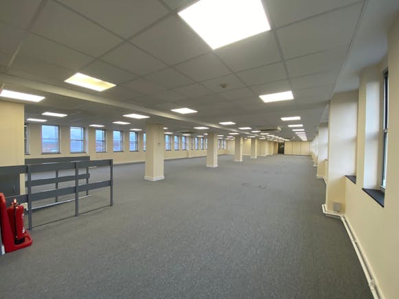 Suite 5A, Westmead House, Farnborough, Offices To Let - PHOTO20241205171817.jpg