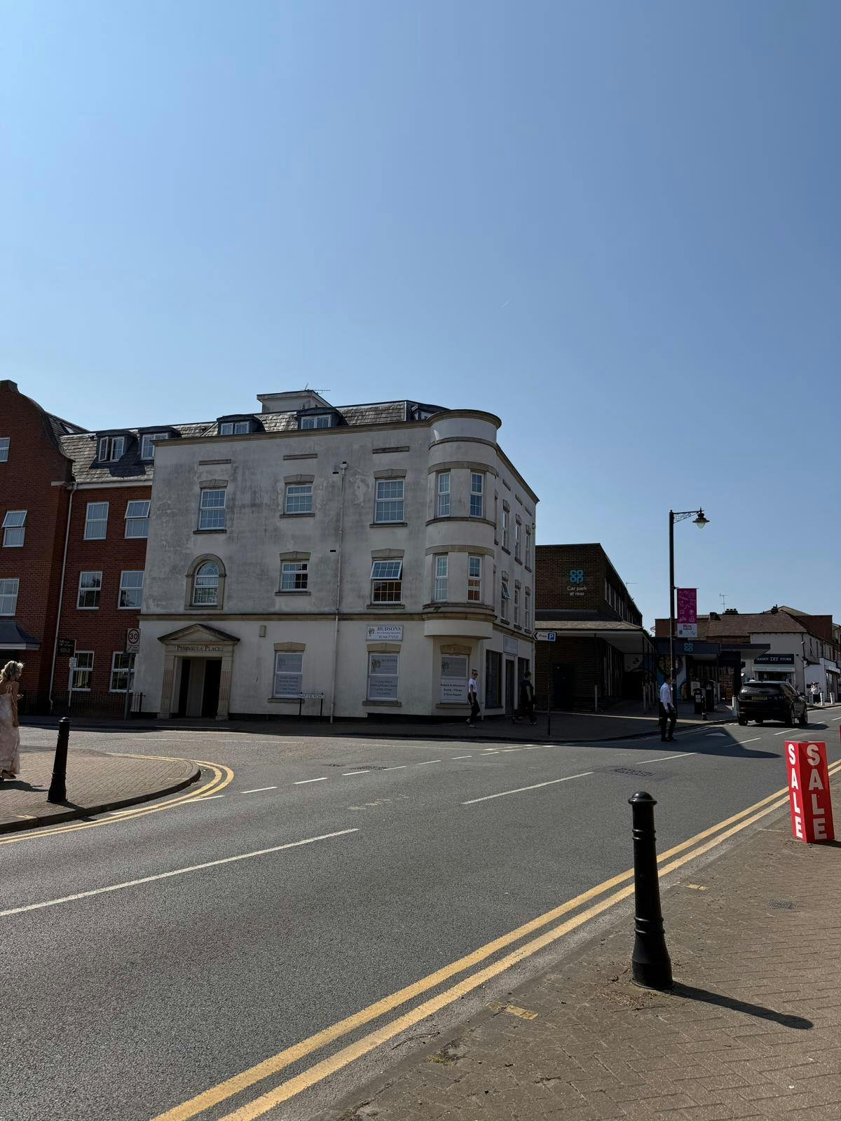 141-143 High Street, Crowthorne, Retail To Let - 3.jpg