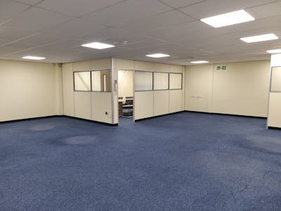 Unit 8, Kings Langley, Warehouse To Let / For Sale - 1000068054.jpg