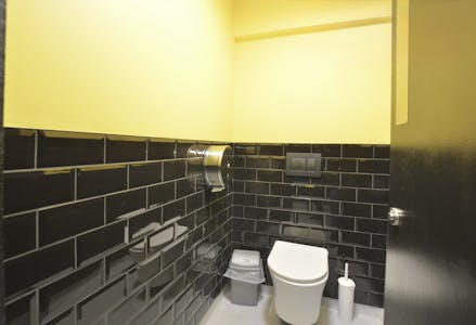 Ground Floor and Basement, 134 Shoreditch High Street, London, Leisure / Retail / Showroom To Let - 20251208_145058208_iOS.jpg