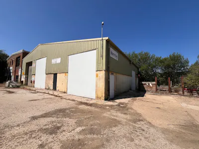 14 Picts Lane, Princes Risborough, Industrial / Trade Counter / Warehouse To Let - 20260708_094321003_iOS.jpg