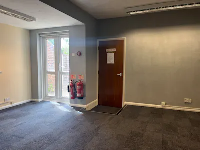 5 East Park, Crawley, Office To Let - WEB IMG_0692.JPG