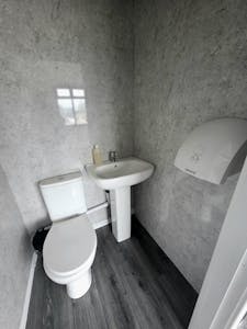 Yorkshire Medical Centre, Parkgate Complex, Rotherham, Automotive / Business Units / Class E Retail / Leisure / D1 (Non Residential Institutions) / E (Commercial / Business / Service) / Other To Let - PHOTO-2026-02-26-13-12-14 4.jpg