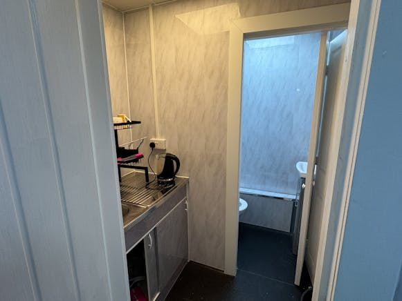 Office, Salon, Retail Space, 24 Westwood Square, Glasgow To Let - IMG_0325.jpg