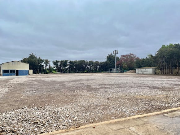 Heathrow, Open Storage To Let - IMG_3831.jpg