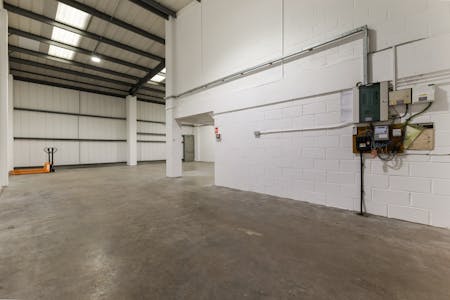 Unit 12, Vale Industrial Estate, Aylesbury, Industrial To Let - 88182_Unit12TheValeIndustrialCentr 9.jpg
