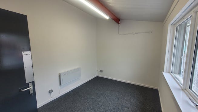 42 - 62 Telford Place, Cumbernauld, Industrial To Let - 20260519_155636.jpg
