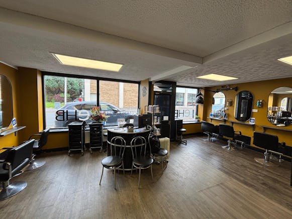 20 - 22 East Clyde Street, Helensburgh, Retail For Sale - PHOTO20250602102346 4.jpg