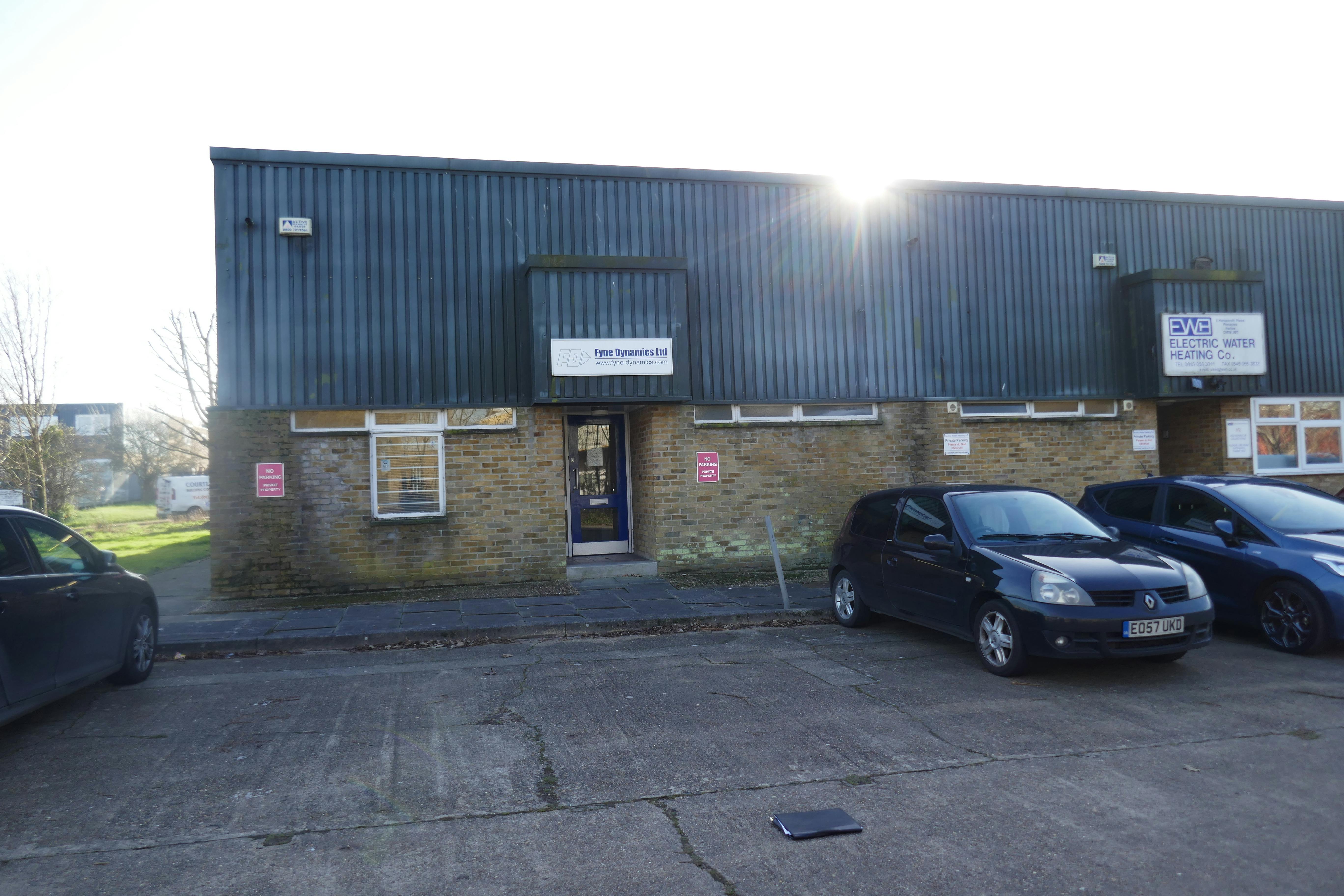 1 Horsecroft Place, Harlow, Industrial To Let - P1010975.JPG