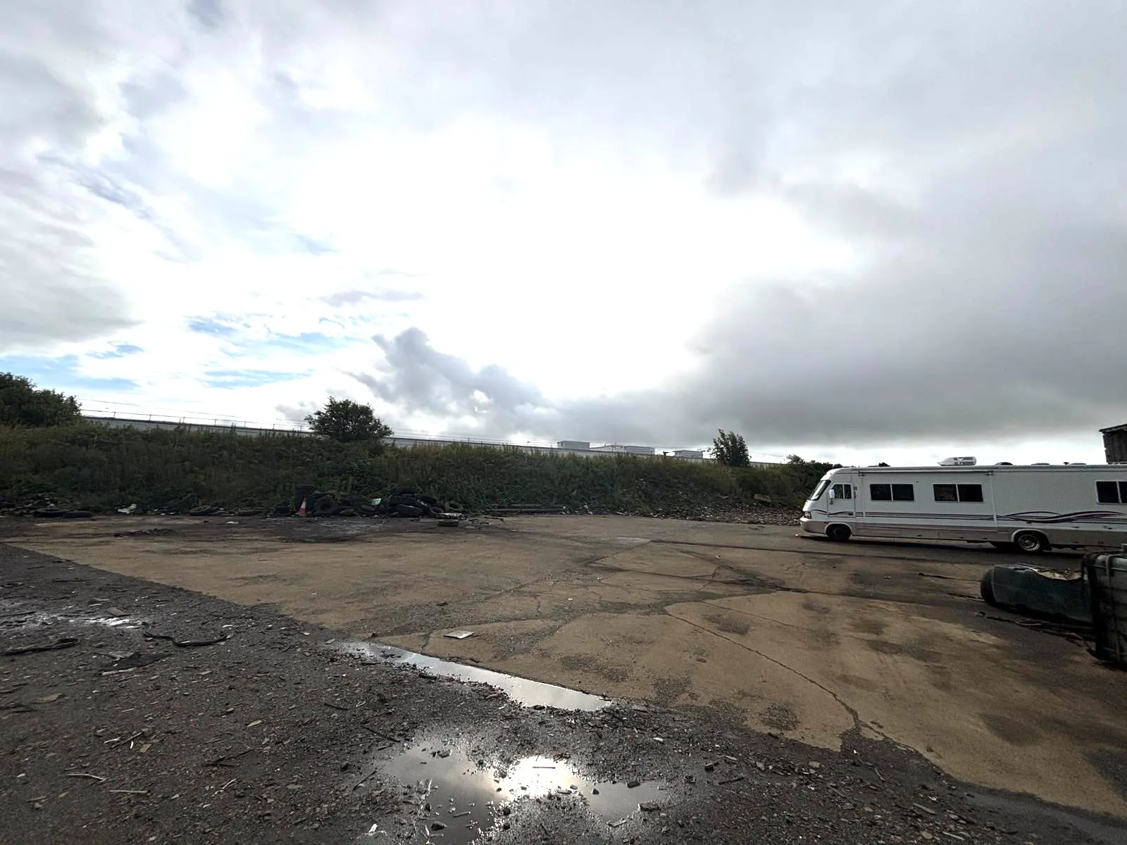 3D Portland Place, Irvine, Investment To Let - Yard - 3D Portland