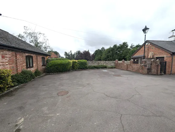 Unit 4 Sussex Business Village, Barnham, Office To Let - PXL_20260603_091155161.jpg