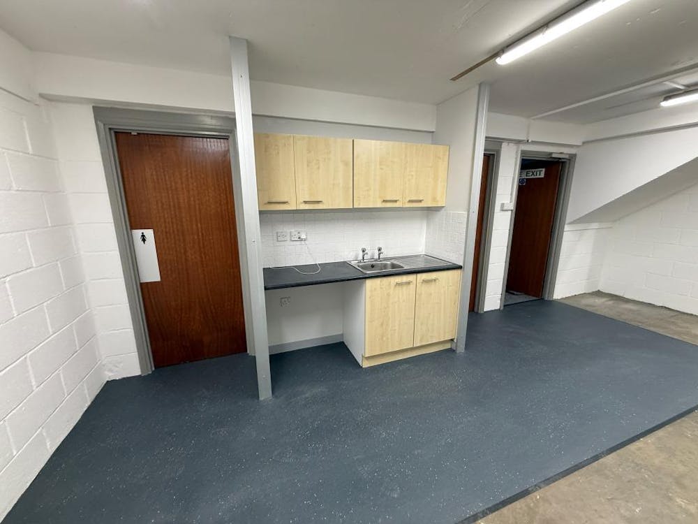 Unit 12, Vale Industrial Estate - IMG_7196.JPG