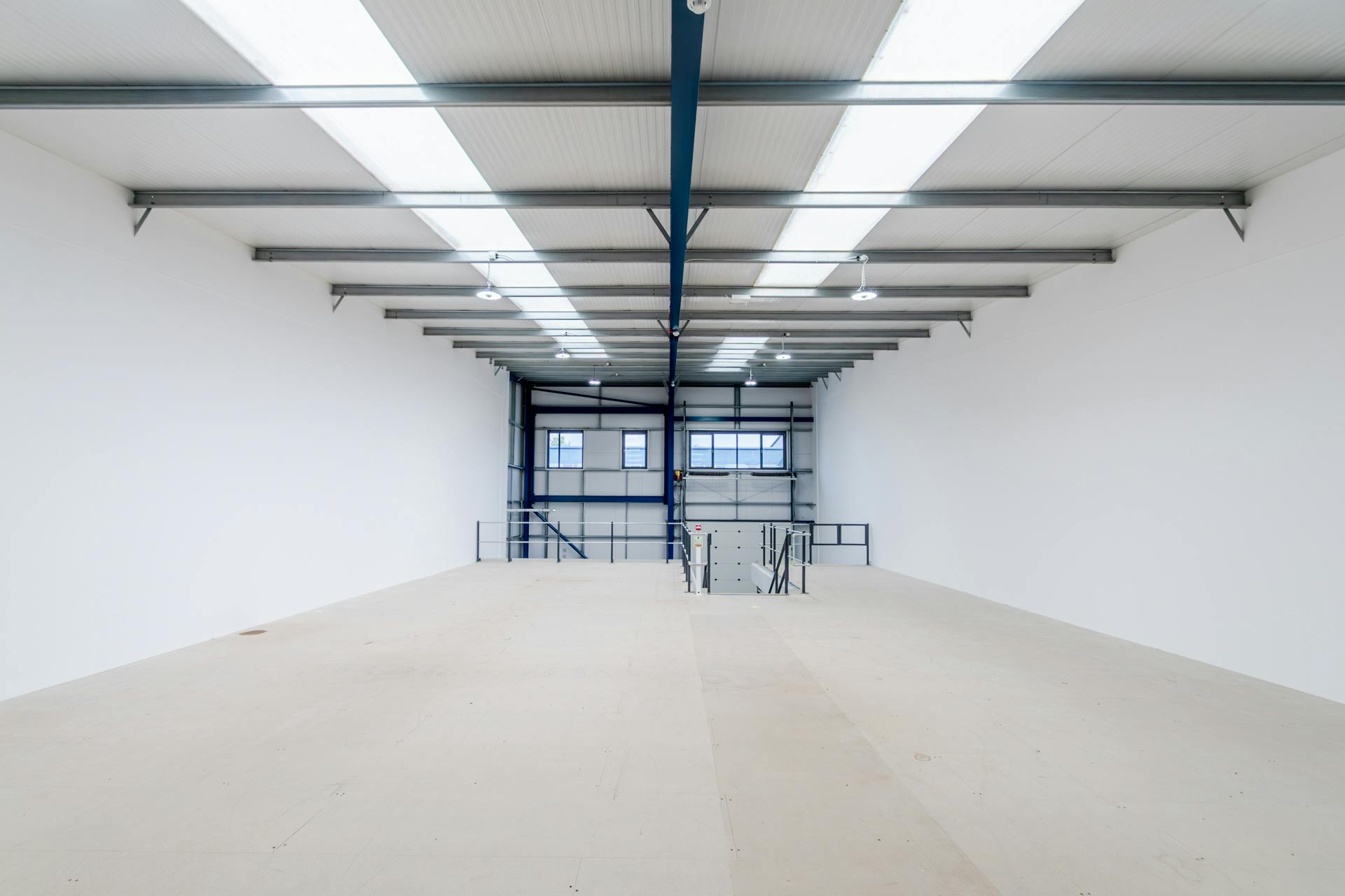 Industrial Unit in Poole - photo 4