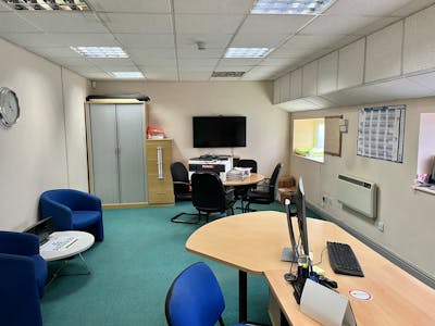 Unit B Bradleys Business Centre, Feltham, Warehouse To Let - B Bradleys - Office 2.jpg