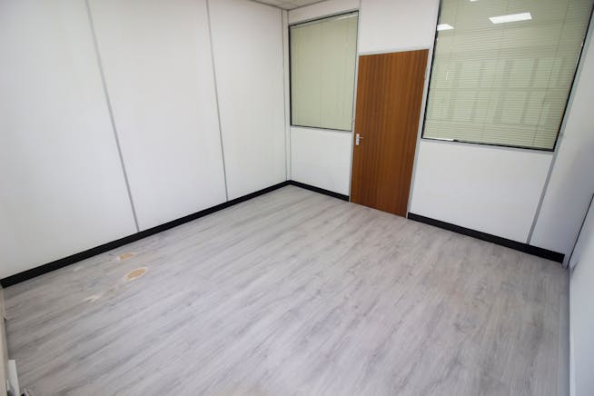 Unit 4 GF, Central Business Centre, Wembley, Office / Industrial / Warehouse To Let - 4.jpg