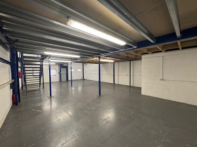 11 The Hawthorn Centre, Harrow, Warehouse To Let - 11 Hawthorn Centre (13).jpg