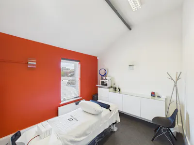 11 Friday Court, Thame, Investment / Office / Retail For Sale - CAM05222G0-PR0103-STILL002.jpg