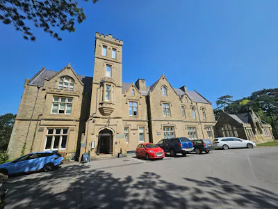 Oddfellows on the Park, Salon Premises, Cheadle, Leisure / Office To Let - 20260710_110144.jpg