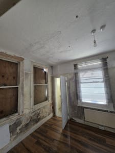 203 Hildaville Drive, Westcliff-on-Sea, Retail To Let - 1000014612.jpg