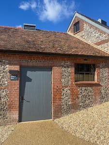 Manor Farm Barns, Hughenden Manor, High Wycombe, Office To Let - IMG20250909WA0011.jpg