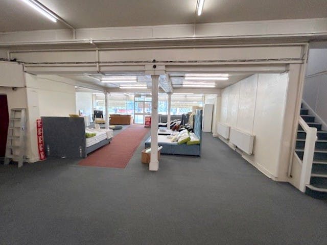 131 High Street, Staines-upon-Thames, Retail To Let - Showroom ii.jpg