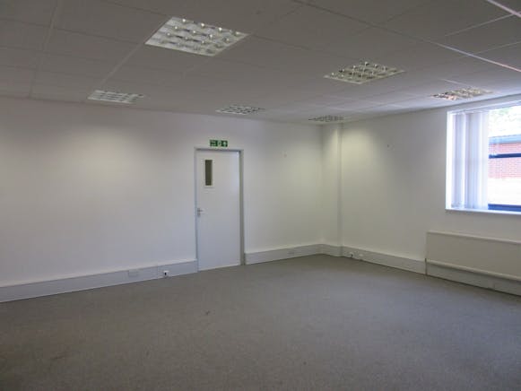 9 The Pines, Guildford, Industrial / Warehouse To Let - IMG_2438.JPG