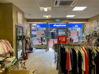 12 Green Street, Neath, Retail To Let - Ins2.jpg