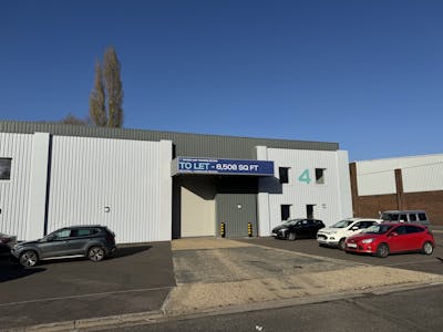 Unit 4 Saxon Way Trading Centre, Saxon Way, West Drayton, Industrial / Warehouse To Let - Unit 4 External