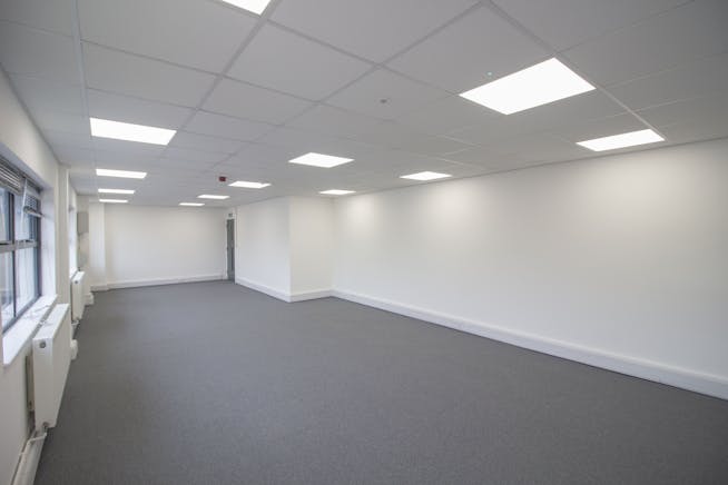 Units 9 & 10 Airlinks Industrial Estate, Heston, Industrial / Warehouse To Let - 6.jpg