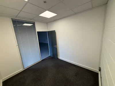 912 Yeovil Road, Slough, Industrial/Logistics To Let - IMG_0160.jpeg