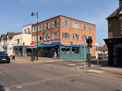 88 Rectory Grove, Leigh-on-Sea, Retail To Let - 80768ee7-9a1d-43c7-a437-da011288e4b8.jpg